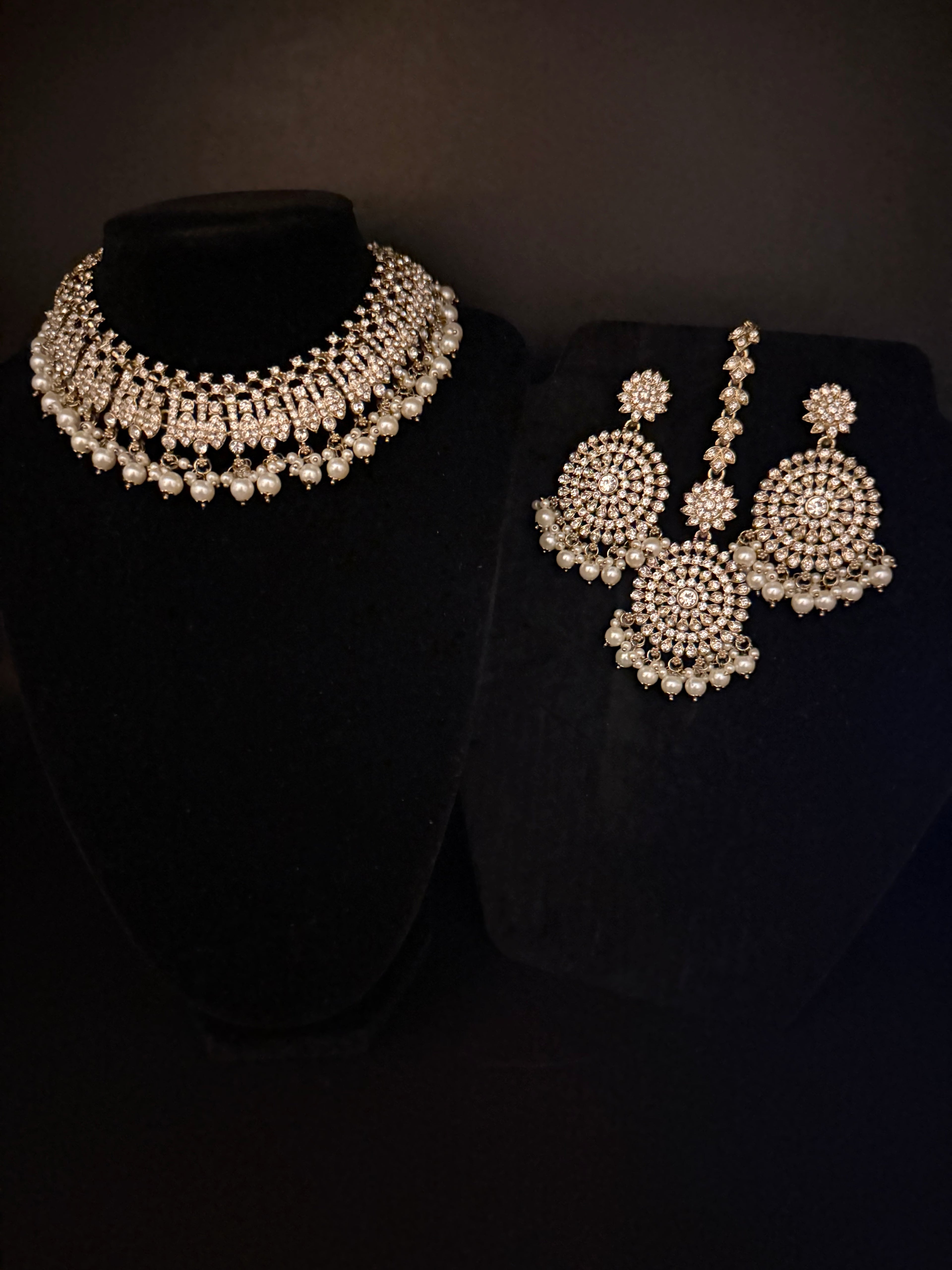 Sunehri Necklace Set